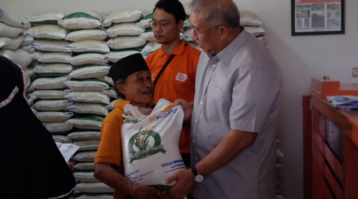 Bantuan Pangan Bulog Datang ke Pulau Seribu