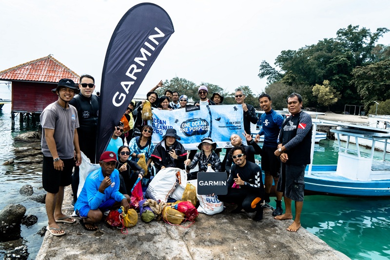 Aksi Pembersihan Laut: Garmin DCA Angkat 56kg Sampah di Kepulauan SeribuTidung Lagoon