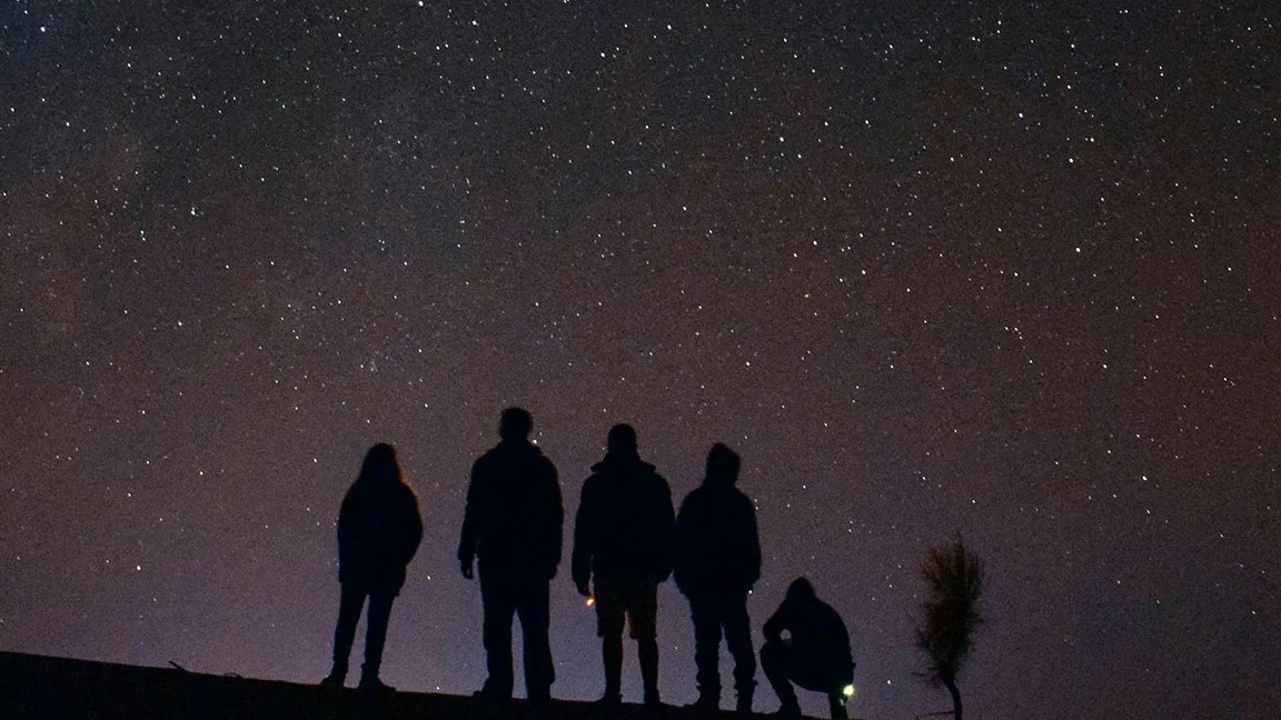 Star Bathing Tren Wisata Malam yang Menenangkan